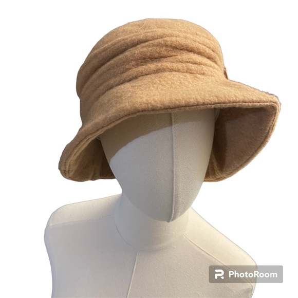 Lawliet Wool Hat Beaded Flower Appliqué Camel color - Picture 3 of 6